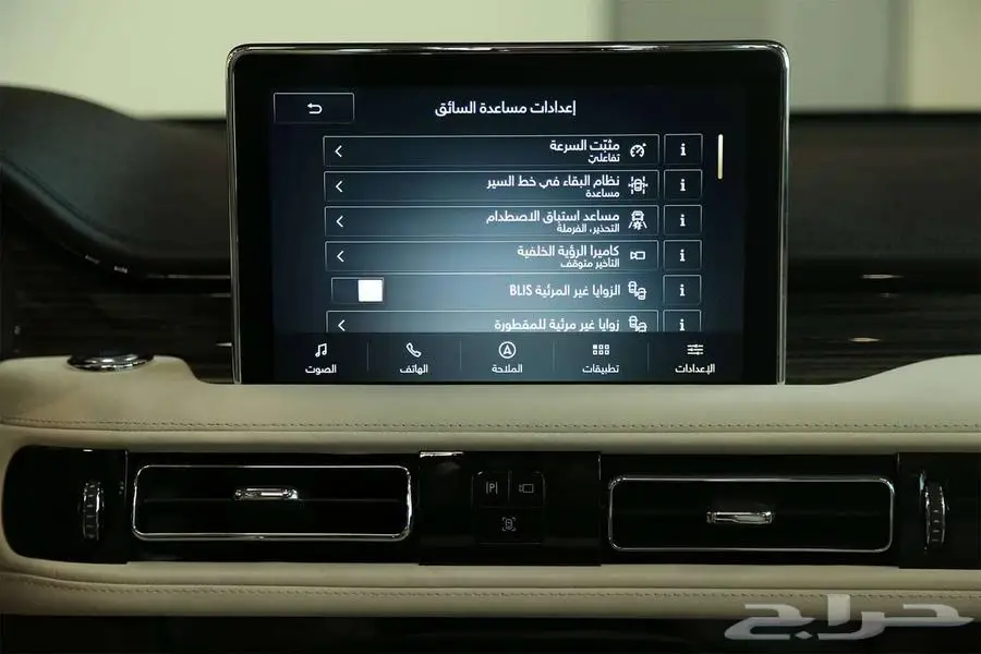 انطلق بأناقة مع لينكولن افيتور برزيدنشال 2023 7