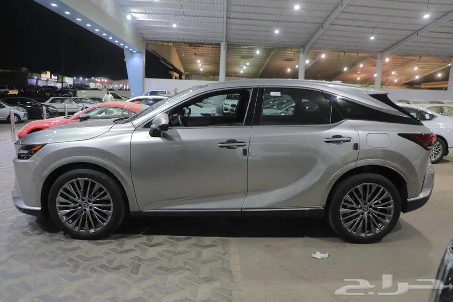ليكزس RX 350 BB فل كامل بانوراما جلد بنزين موديل 2025 3