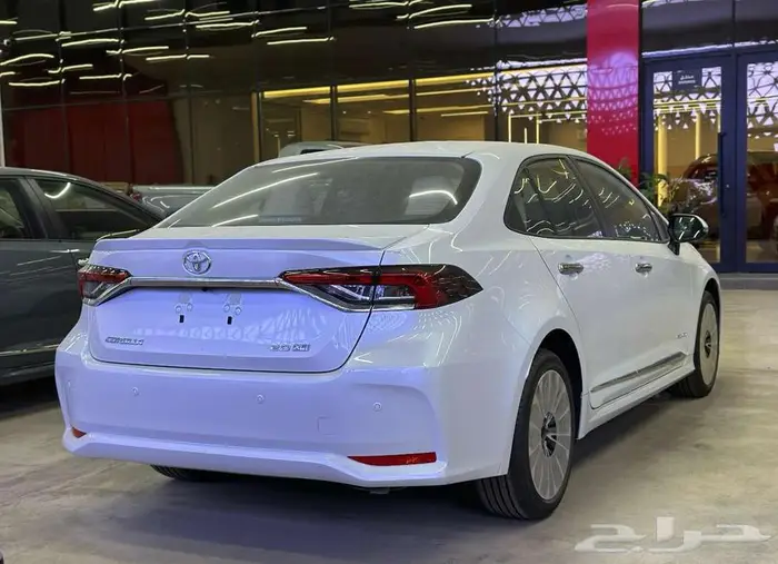 تويوتا كورلا XLE مطور فتحة سقف موديل 2025 4