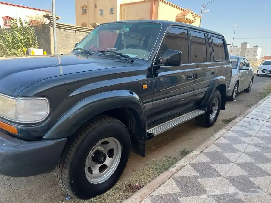 لاندكروزر جيب 1997مكيفين ثلاجه بدي ومحركات شرط 1