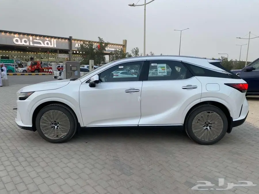 لكزس RX 350 BB 2025بريمي (ابيض -تيتانيوم - اسود) 17