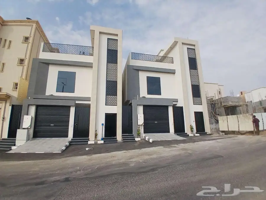 للبيع روف علوى مع ملحق مدخل مستقل تشطيبVIPحي الوسام بالخميس 0