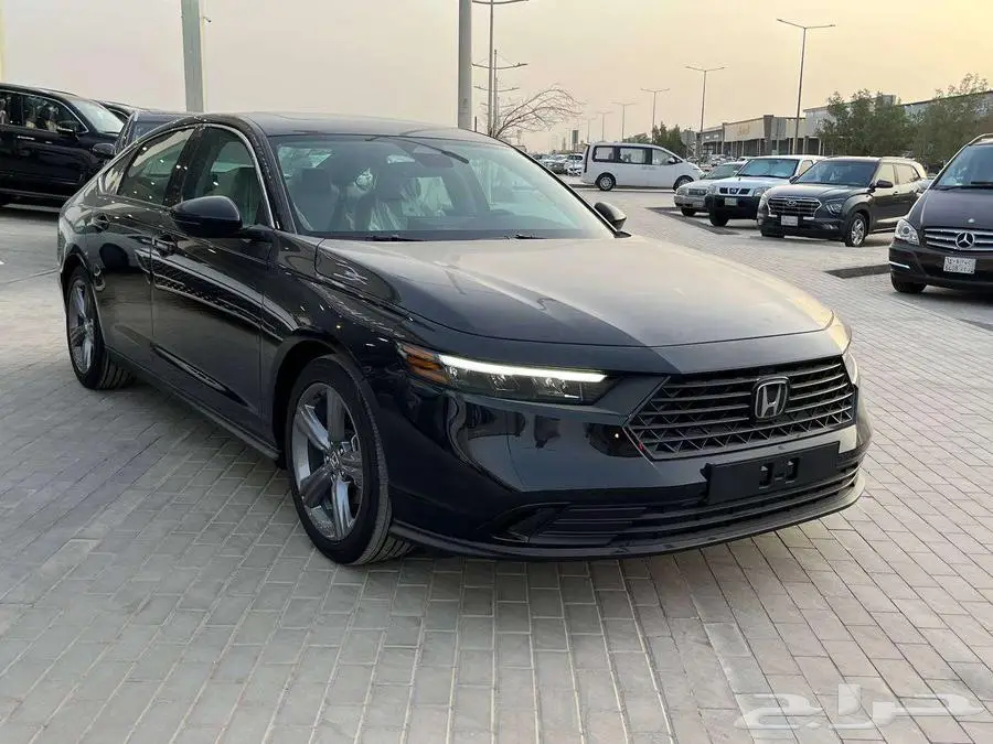 هوندا اكورد EX نص فل م 2025 اسود - سعودي 1