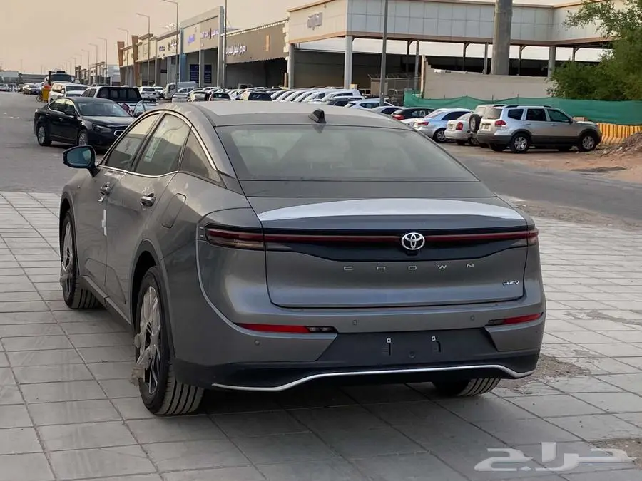 تويوتا كراون هايبرد 2025 11