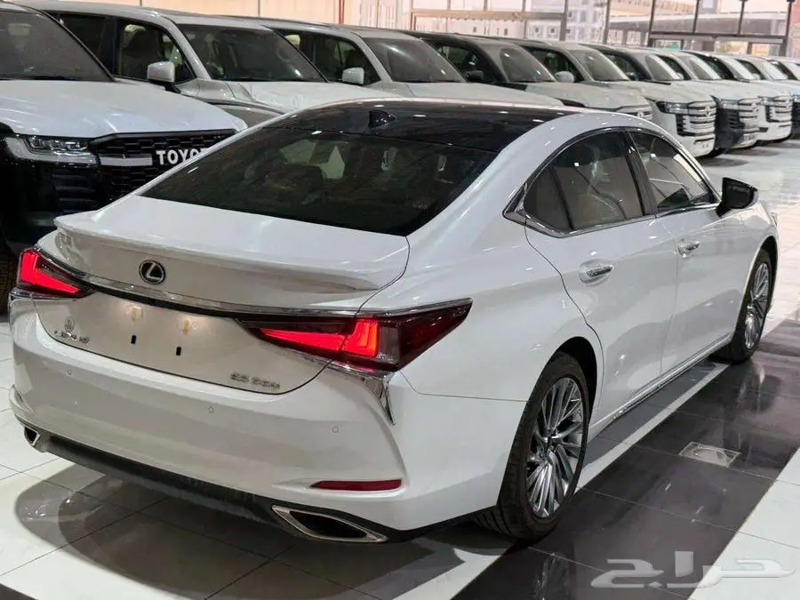 لكزس ES 350 CC بلس 2025 رادار اللون ابيض 4