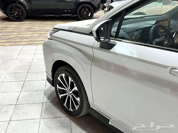 تويوتا فيلوز GLX 2025 11