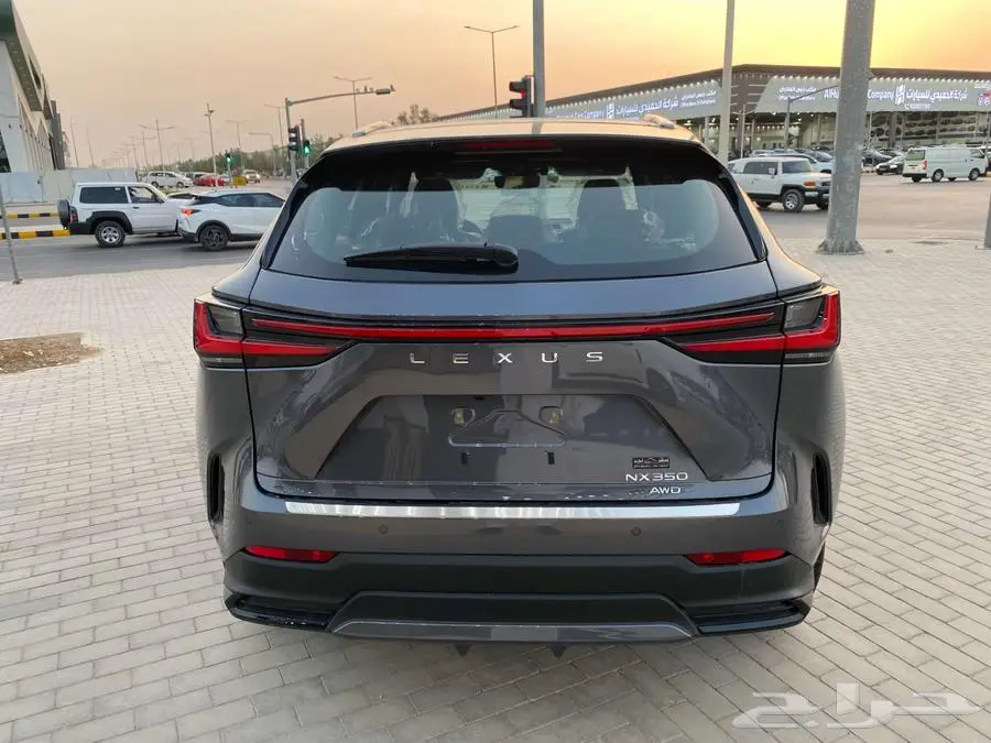 لكزس NX 350CC بنزين 2025 رماادي داخلي احمر. 27