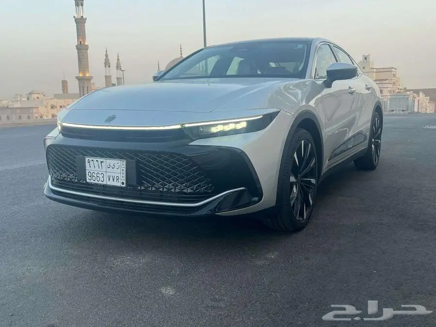 كراون ماجيستا فل أبيض هايبرد 2023 ماشيه قليل 1