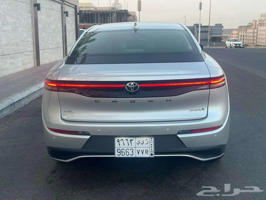 كراون ماجيستا فل أبيض هايبرد 2023 ماشيه قليل 2
