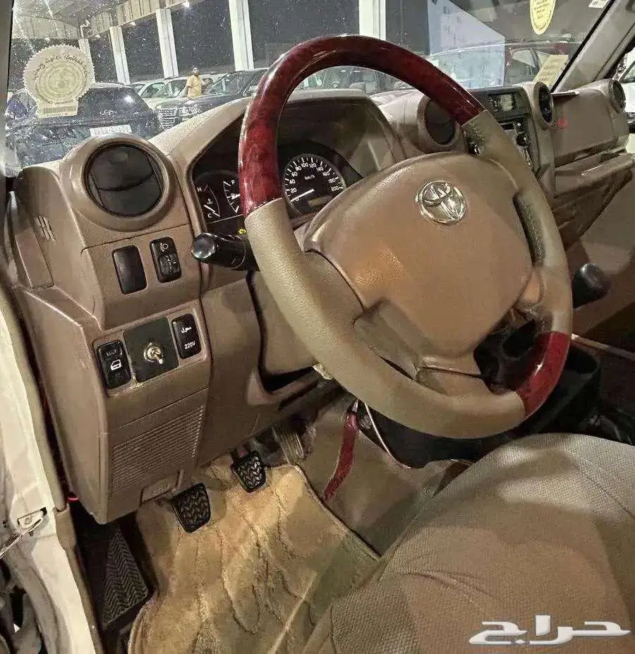 للبيع جيب مصندق 2010 سعودي V6 ( عداد قليل ) 20