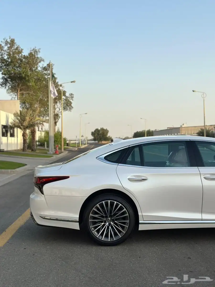 لكزس LS350 2024 شبه جديدة 10