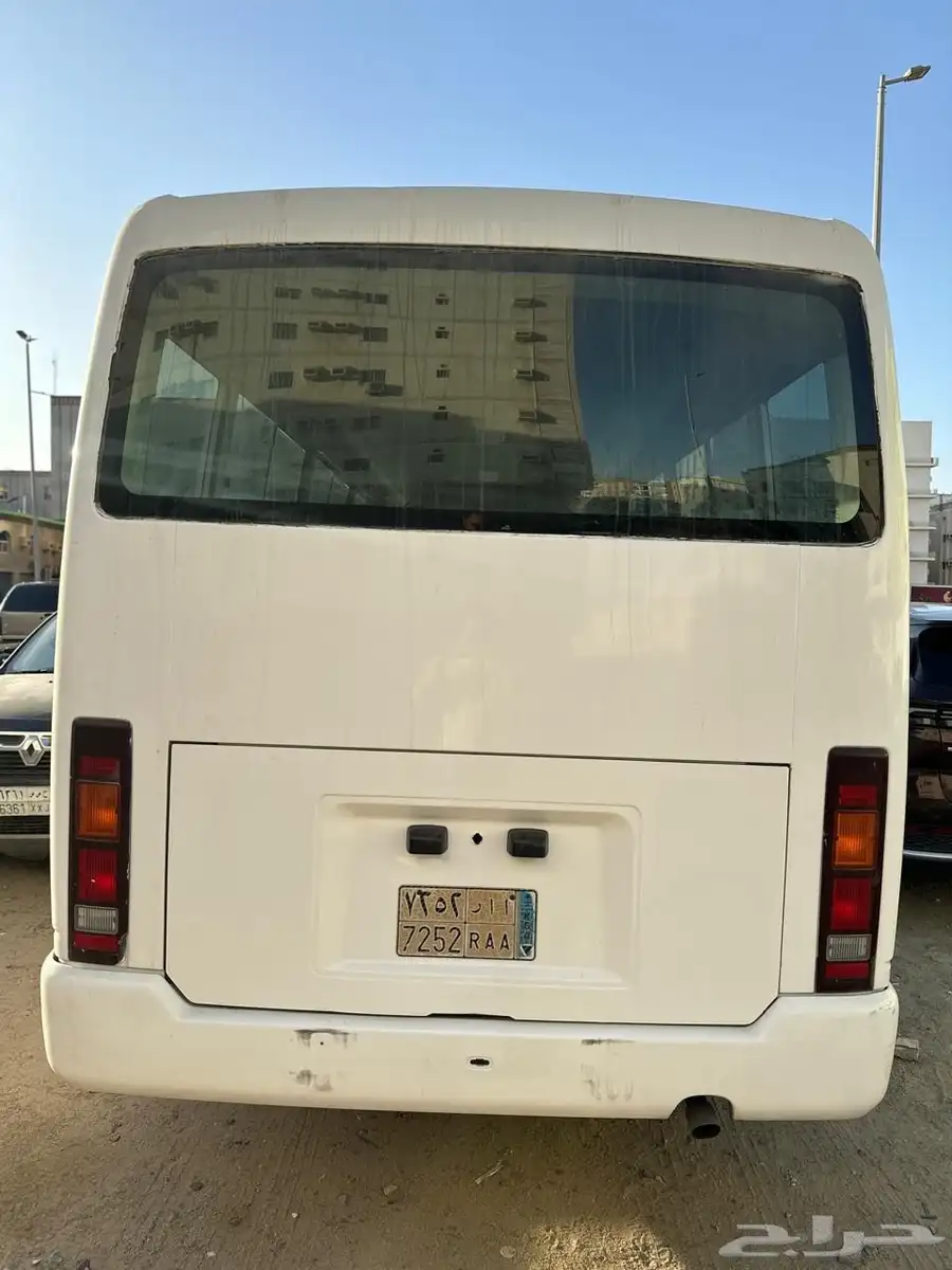 باص نيسان حكومي 3