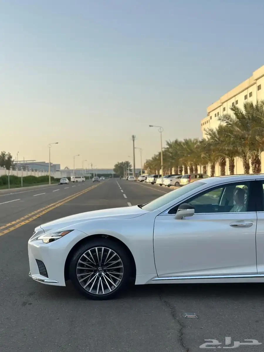 لكزس LS350 2024 شبه جديدة 5