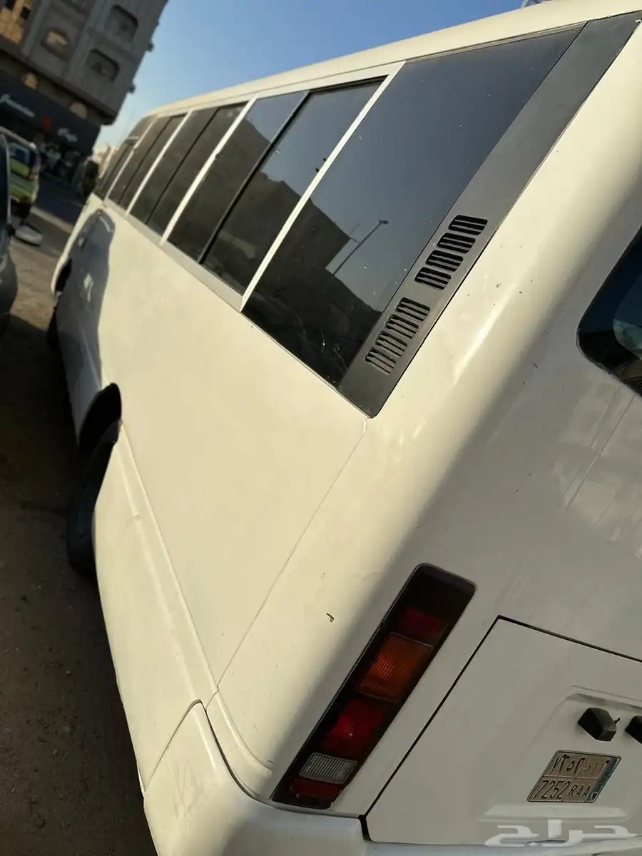 باص نيسان حكومي 4
