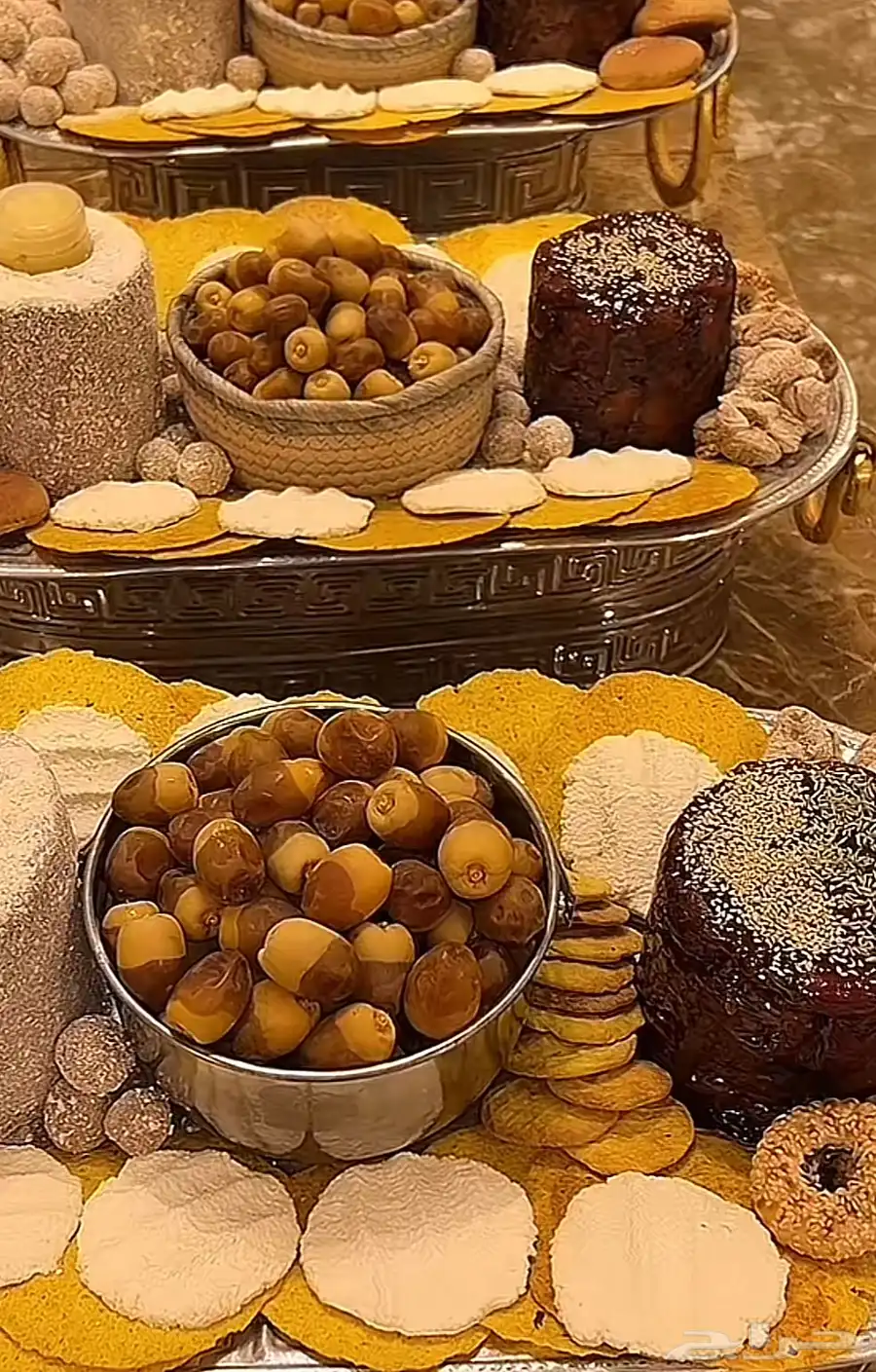 تمر محشي وصواني ضيافه للبيع بأسعار حصريه 1