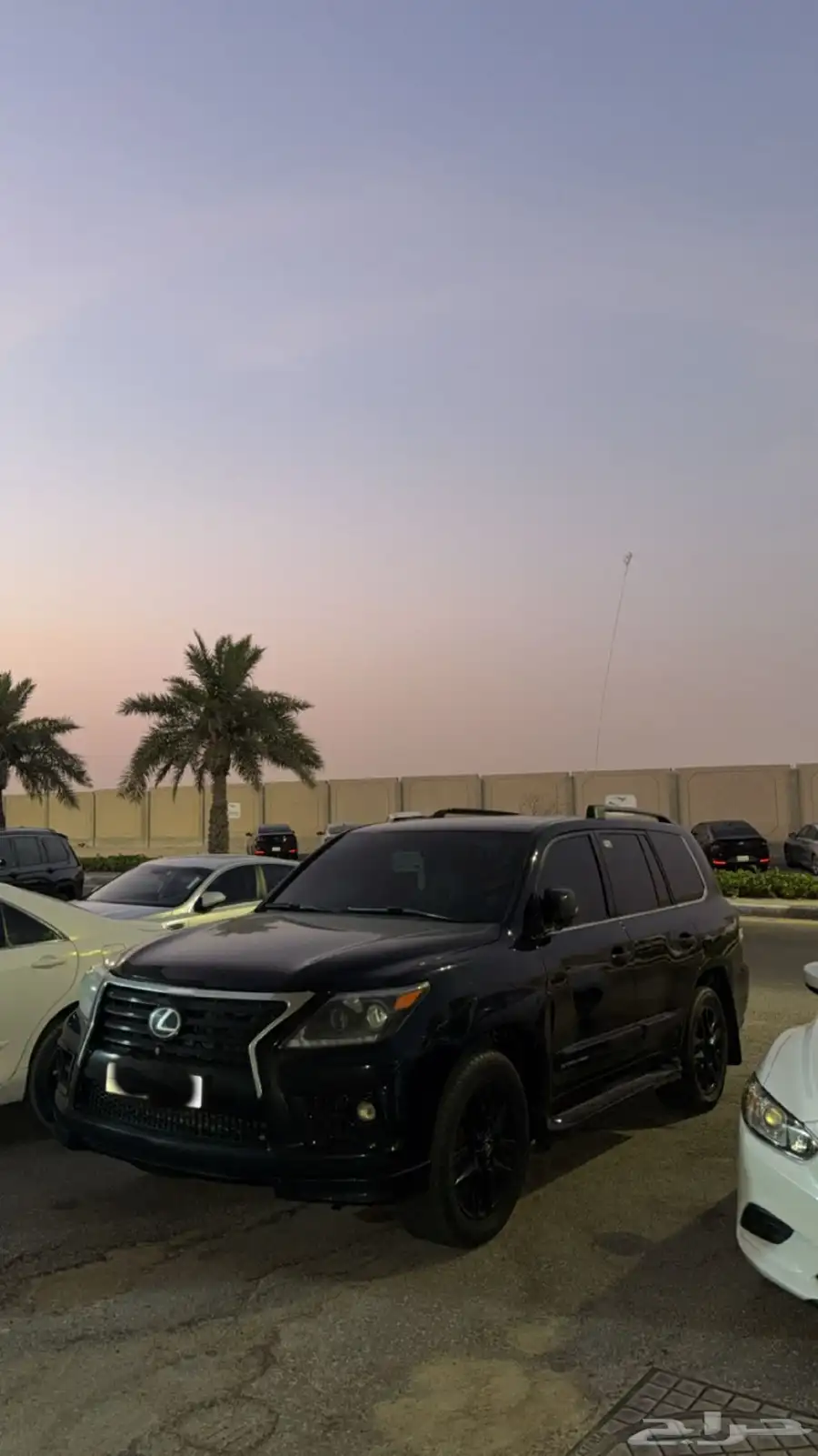 لكزس للبيع او البدل بالمناسب افجي   كامري   لاندكروزر 7