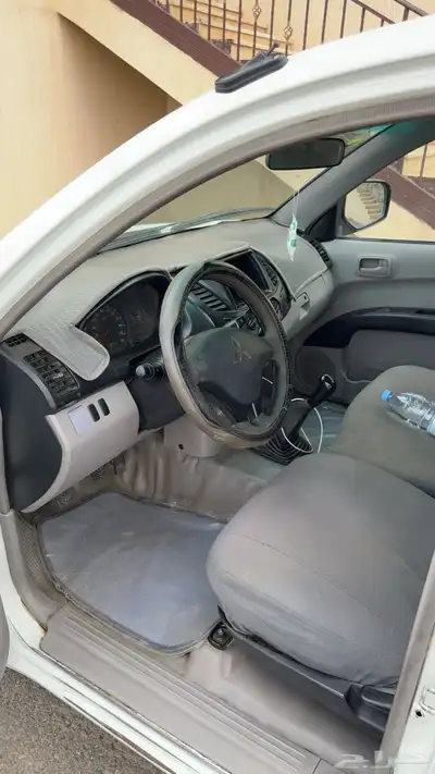 مستبيشي بنزين 200L 2011 4