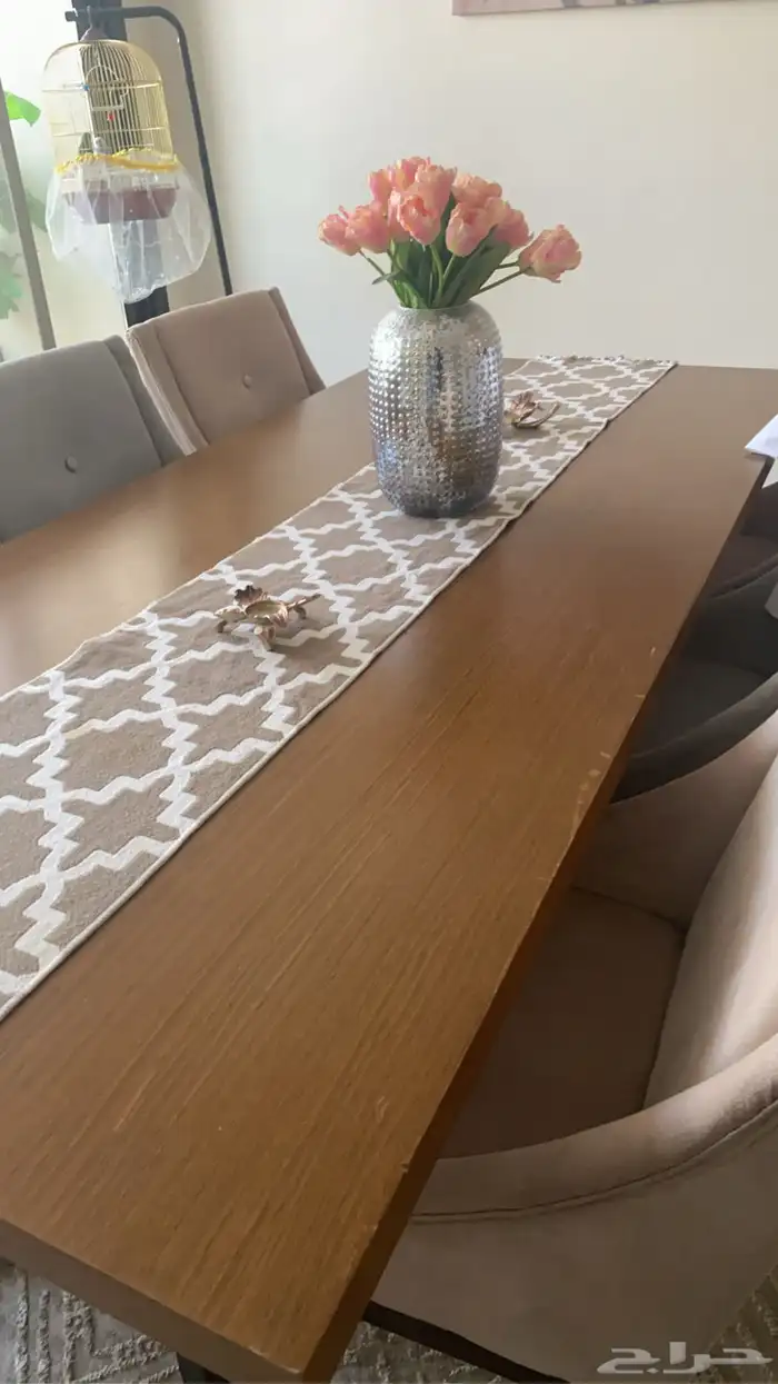 طاولة طعام للبيع شبه جديده 1
