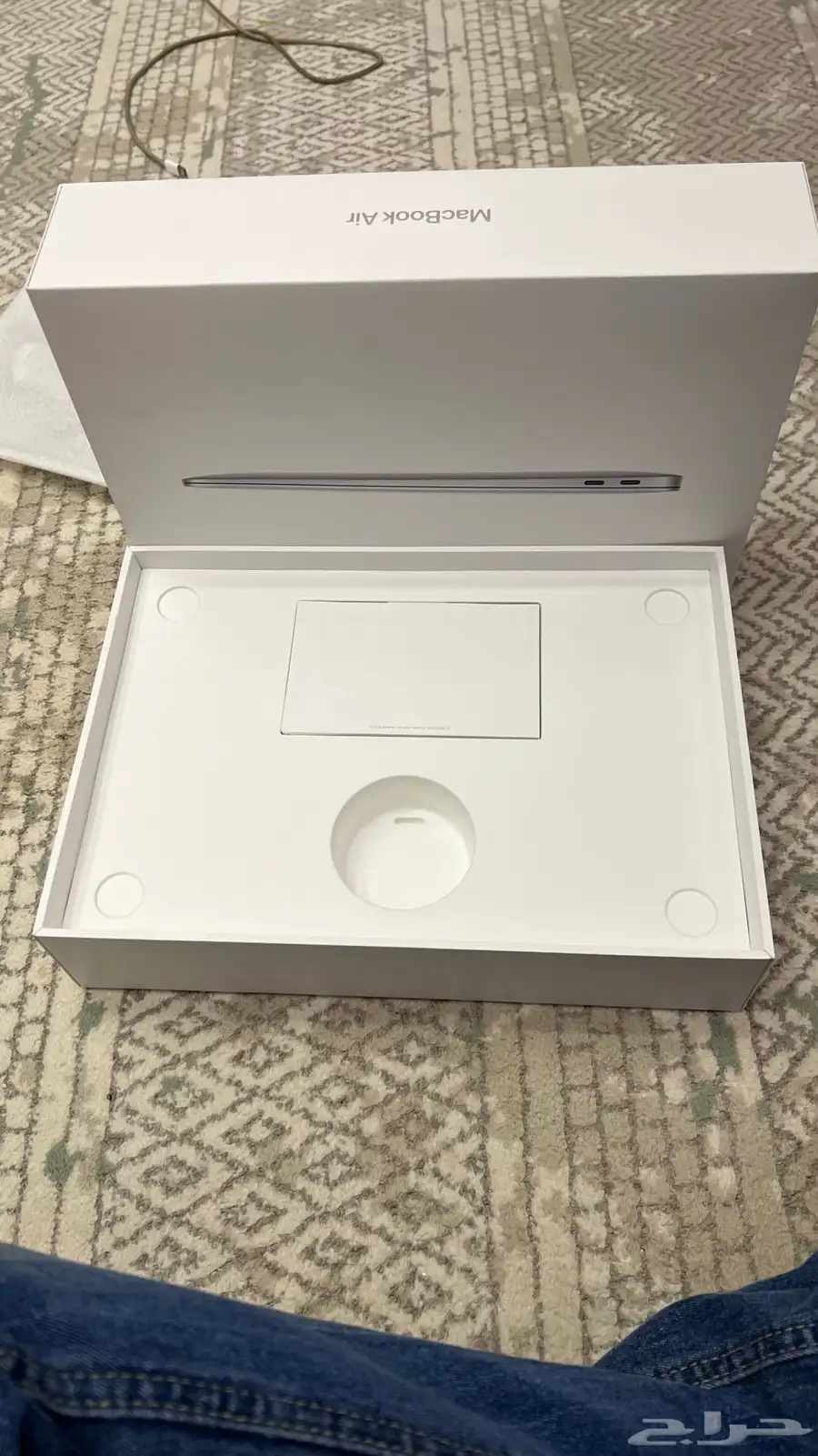 للبيع ابل ماك بوك ايرM1 2