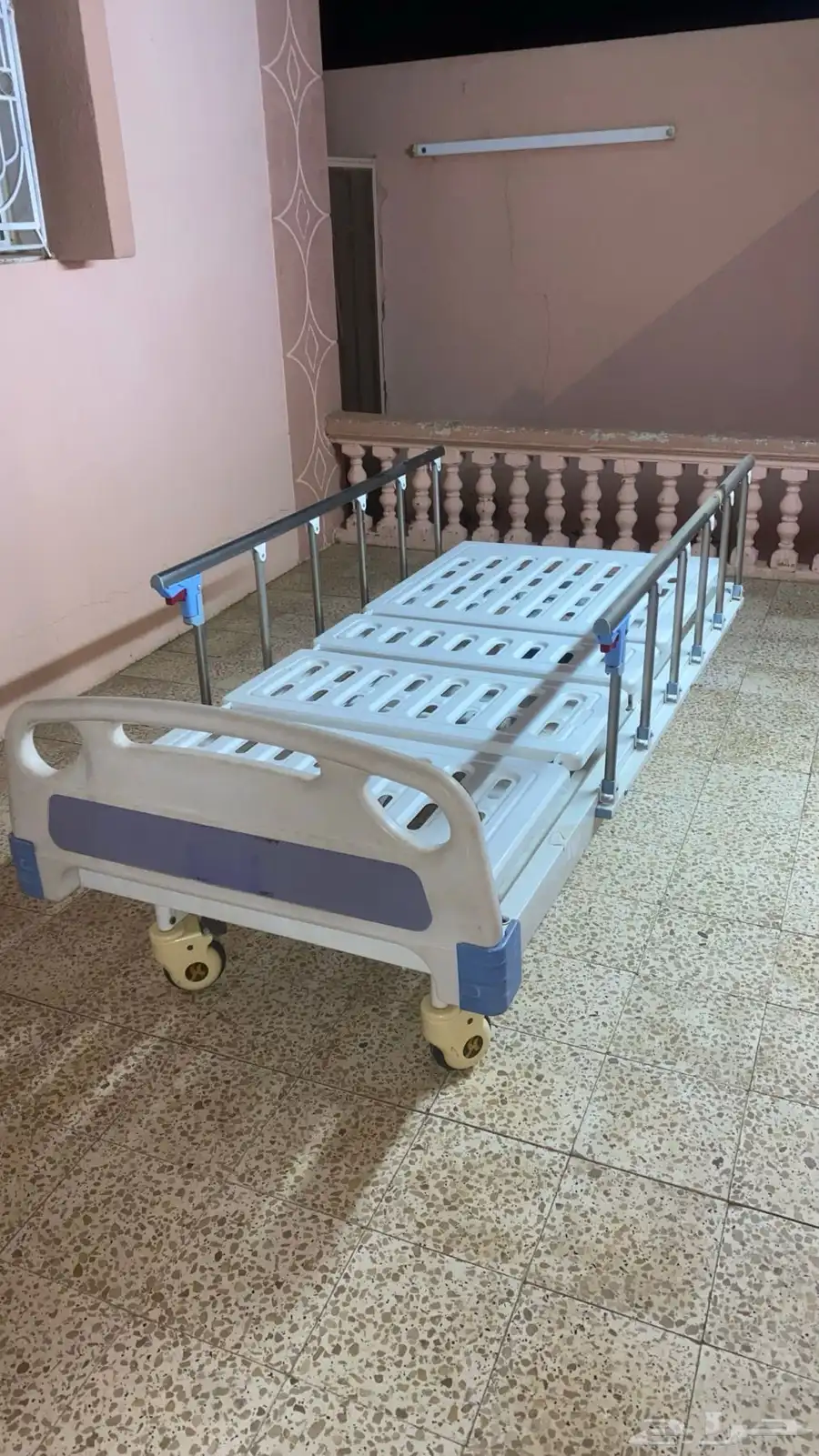 سرير مستشفى للبيع 0