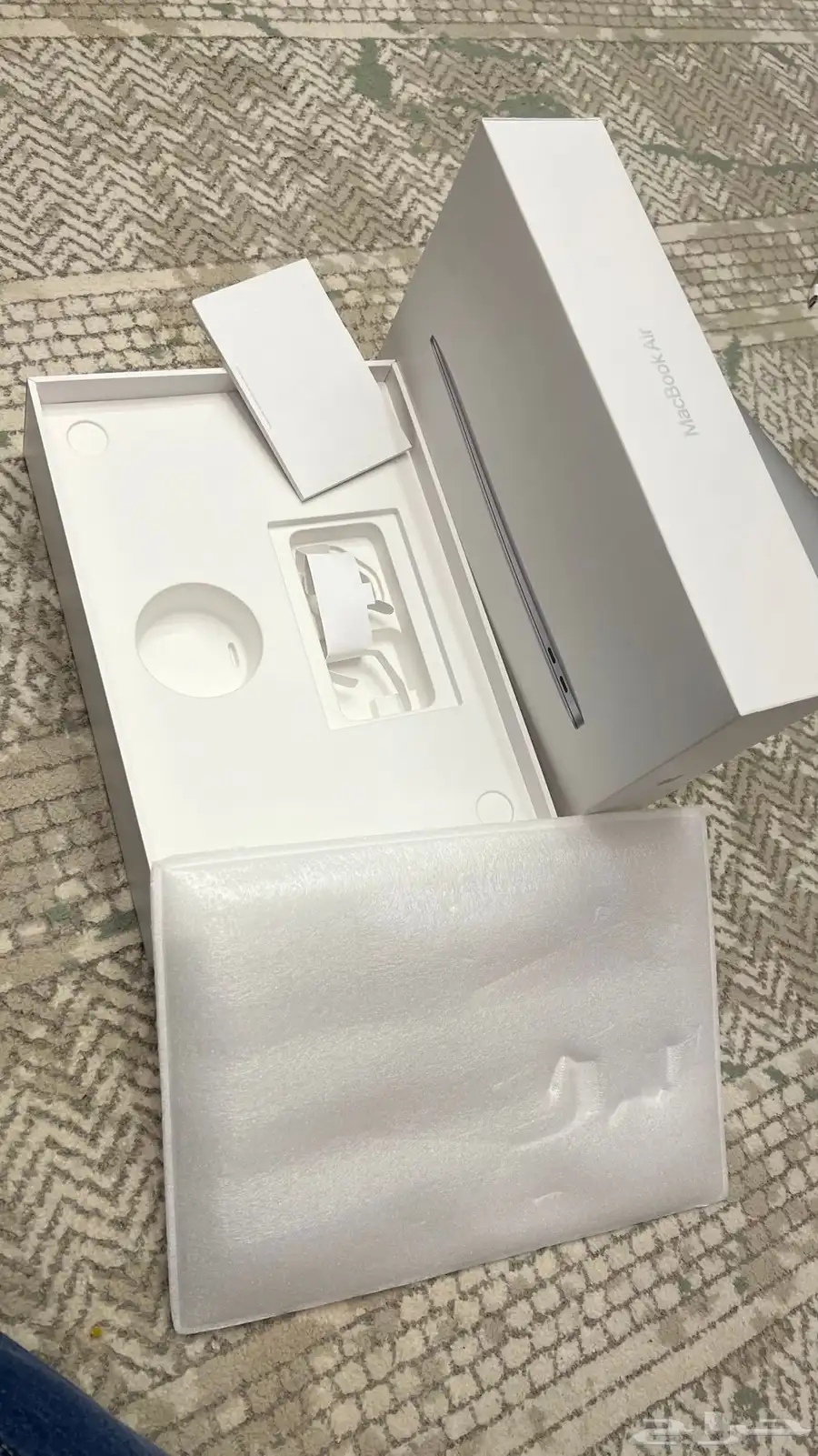 للبيع ابل ماك بوك ايرM1 1