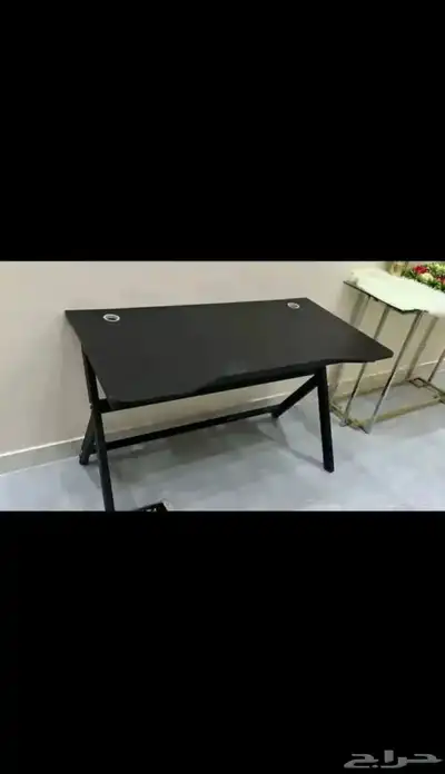 للبيع طاوله قيمينق الون السود جديده 0