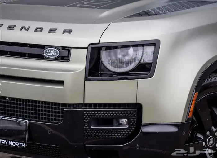 ديفندر موديل 2024 X بلون Satin Green وداخلية باللون تان 3