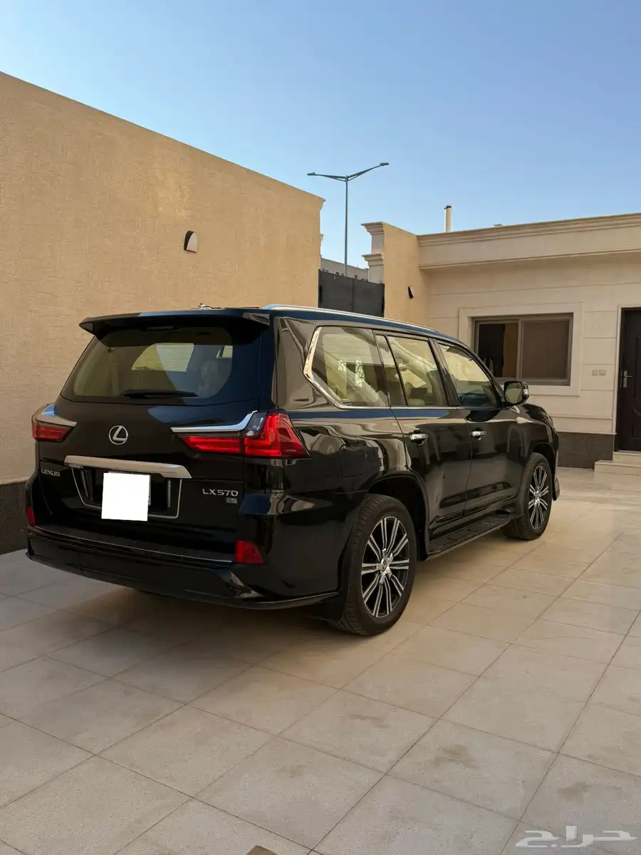 جيب لكزس LX 2021 سعودي فل كامل اسود 4