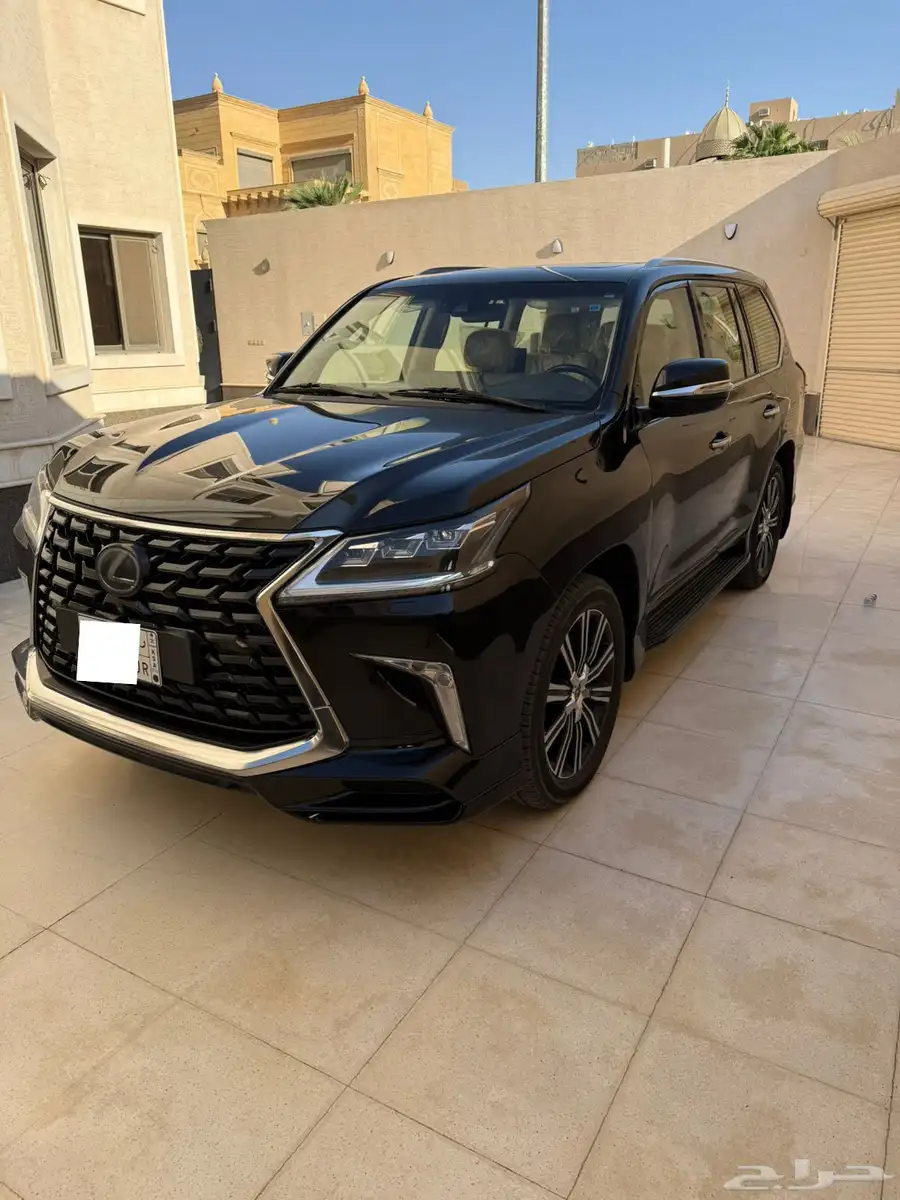 جيب لكزس LX 2021 سعودي فل كامل اسود 5