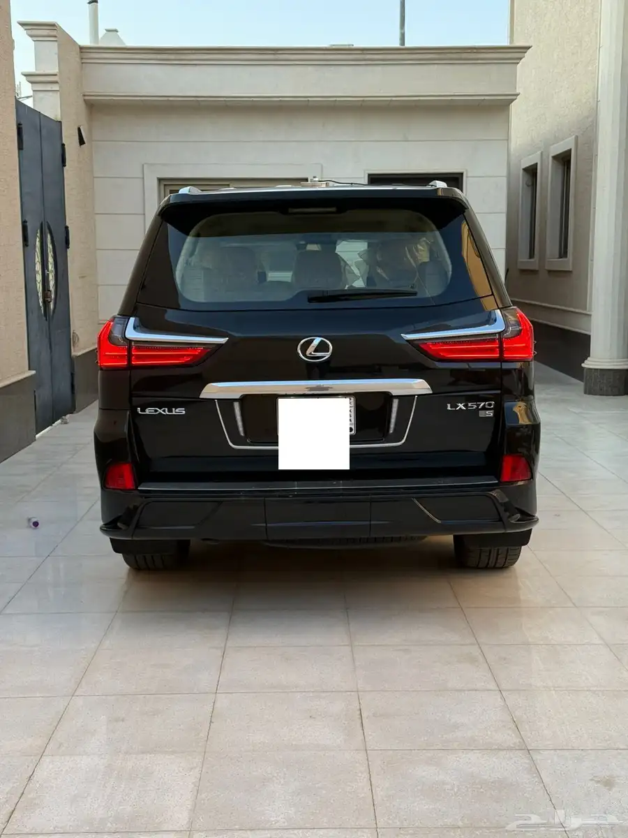 جيب لكزس LX 2021 سعودي فل كامل اسود 3