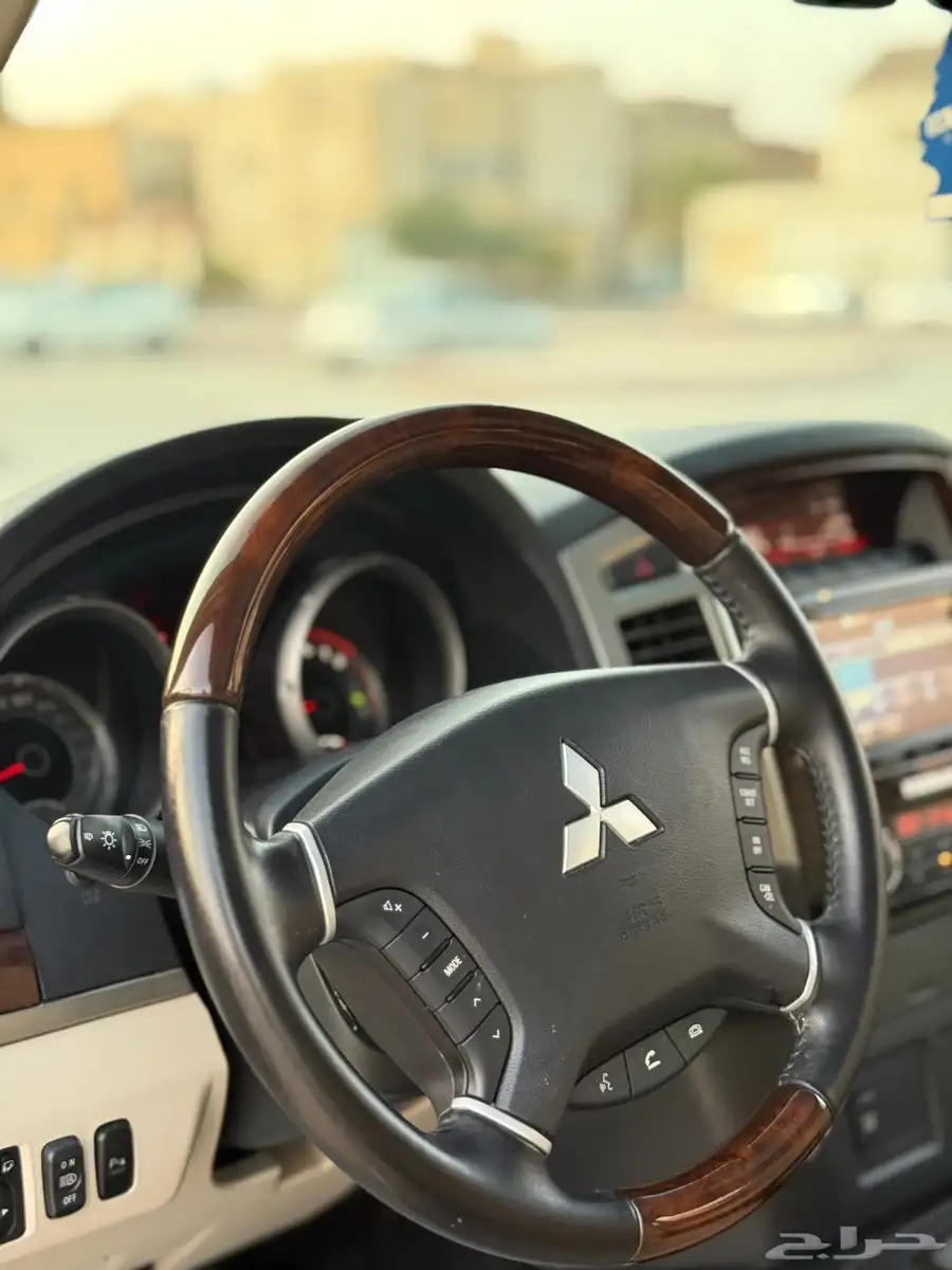 ميتسوبيشي باجيرو 3.5 علامات ذهبية موديل 2022 نظيف جدا 14