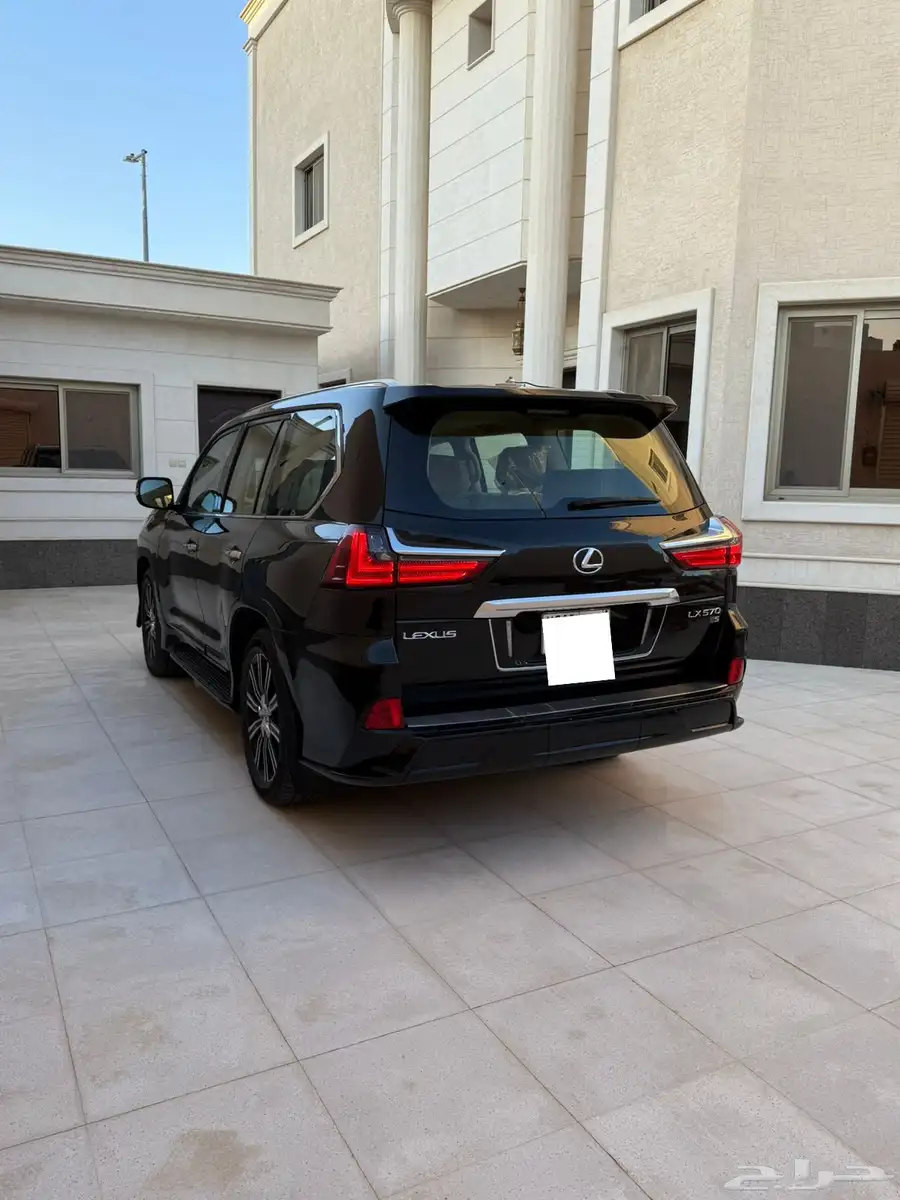 جيب لكزس LX 2021 سعودي فل كامل اسود 6