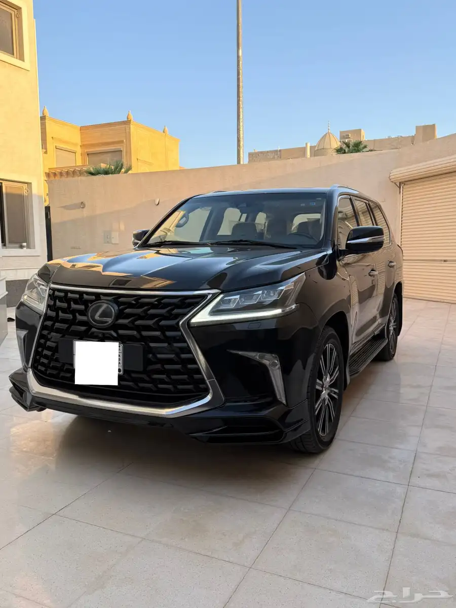 جيب لكزس LX 2021 سعودي فل كامل اسود 2