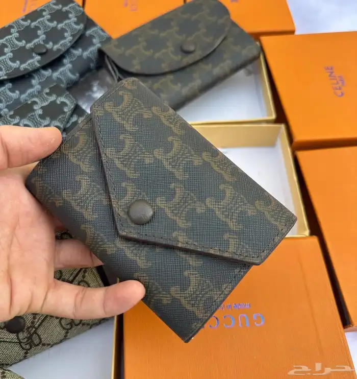 شنط وشوزات ماركات خامة نظيفة وأسعار مناسبه جملة وتجزئة 35