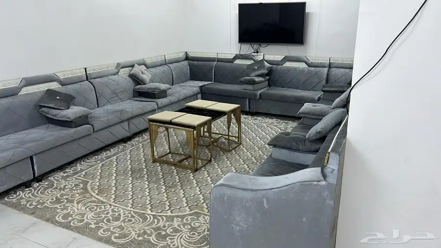 كنب وطاولات و فرشة 1