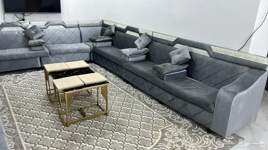 كنب وطاولات و فرشة 0