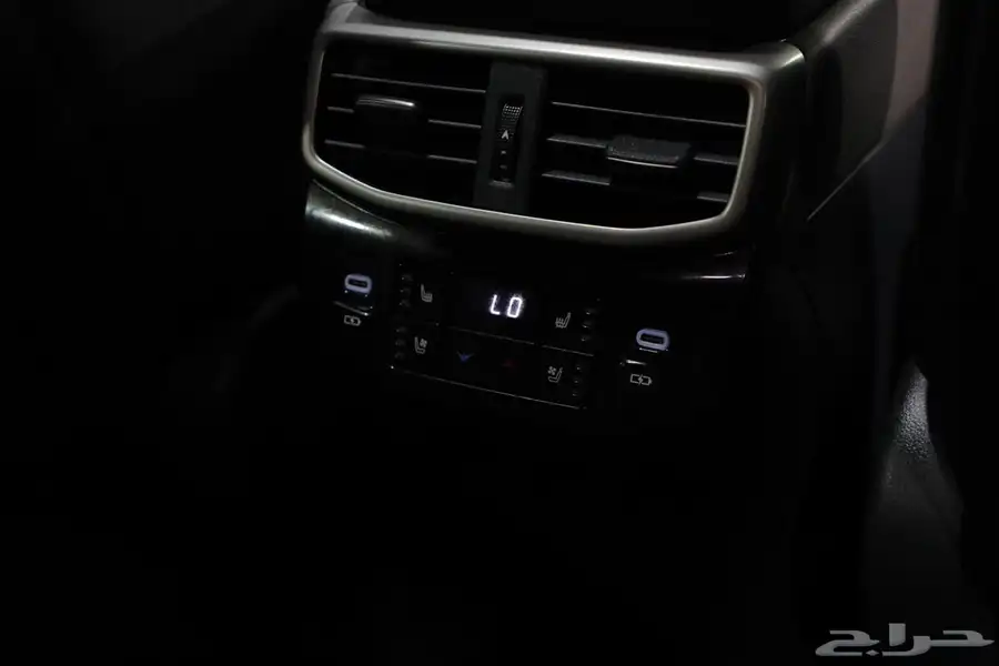 لكزس ار اكس فل هايبرد موديل 2023 18