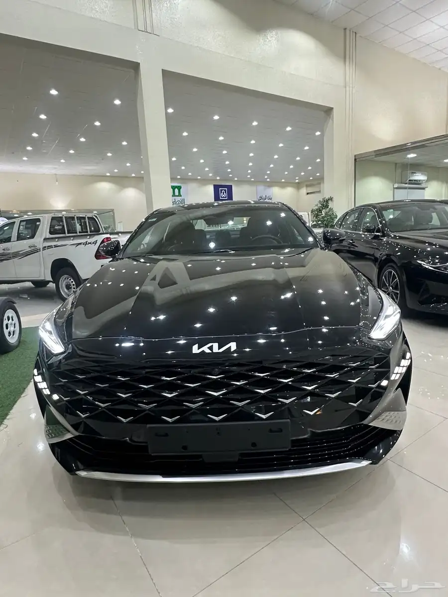 كيا K8 بنزين 2022 نص فل 4 سليندر ممشي 80 الف 2