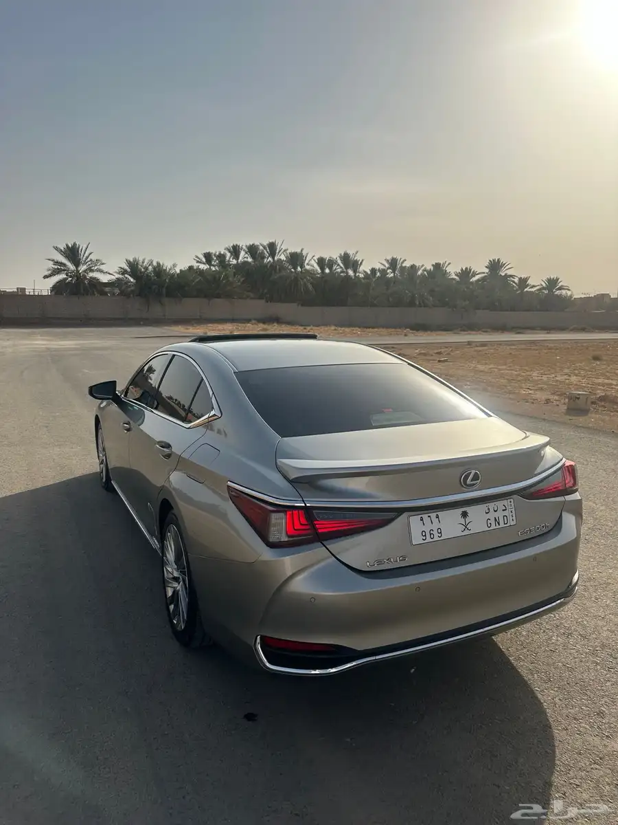 لكزس ES300 هايبرد 2019 فل كامل 7