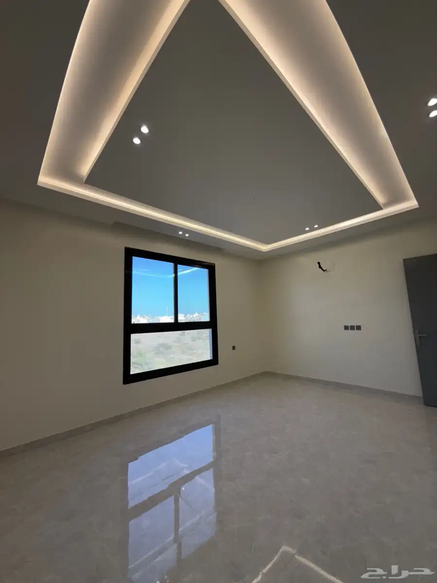 للبيع روف علوي بملحق درج دخلي وخارجي مخطط الثمانين بسعر620 28