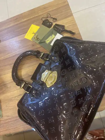 شنطة Louis Vuitton اصلية مع كرت الوكاله غير مستعمله 7