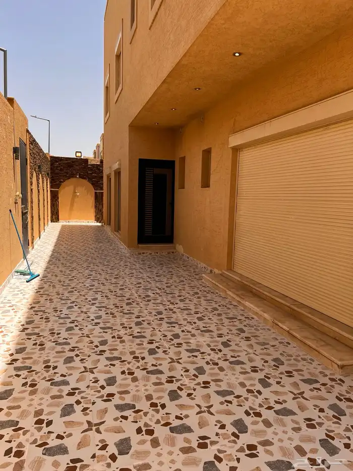 فلة للإيجار في حي الصحافة 5