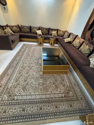 كنب مستخدم نظيف للبيع 1