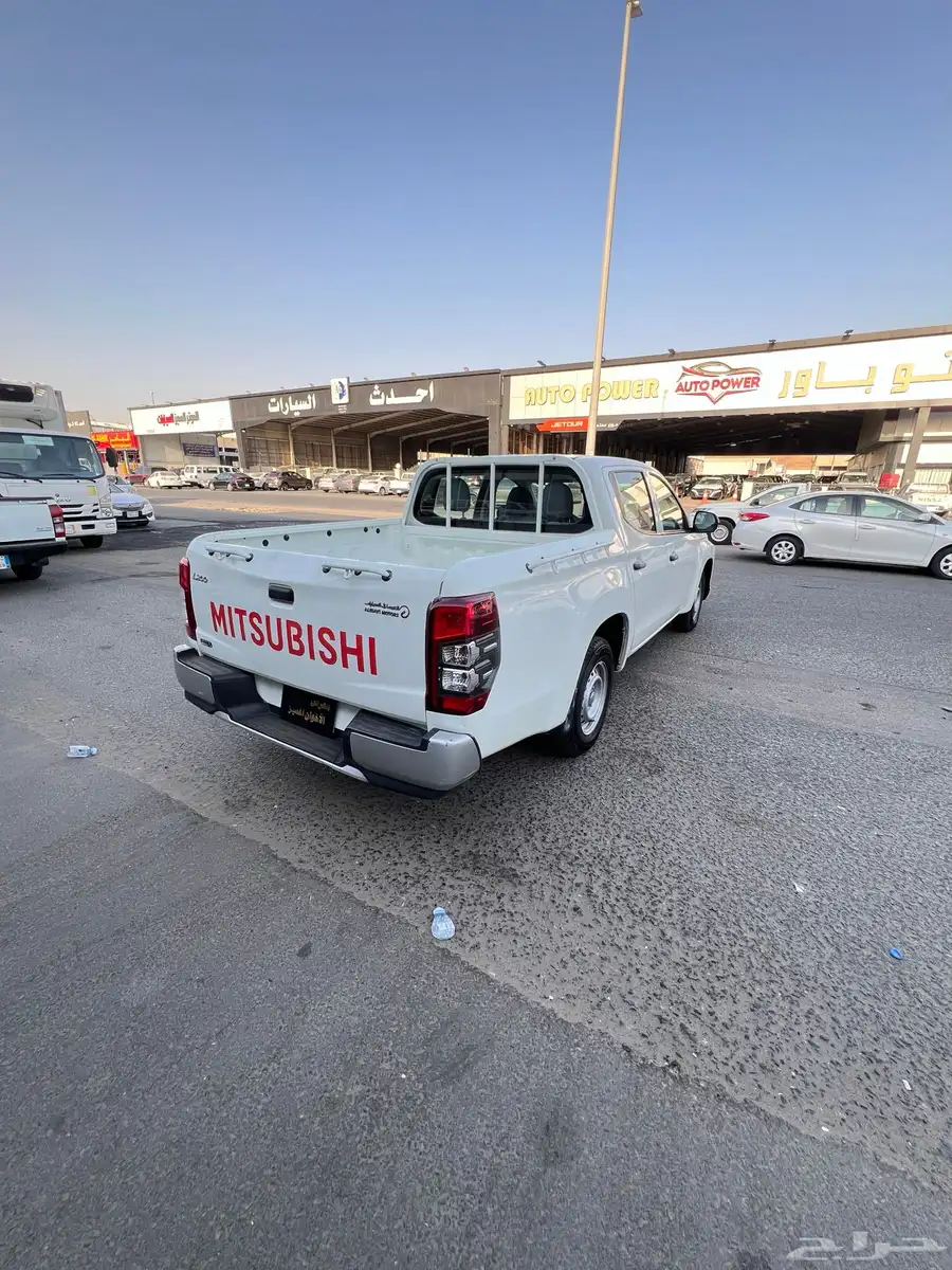 ميتسوبيشي 2022 غمارتين بنزين عادي L200 7