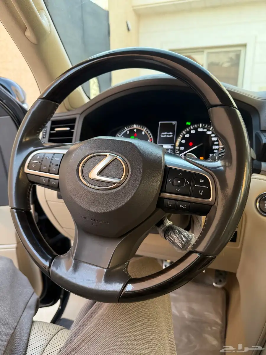 جيب لكزس LX 2021 سعودي فل كامل اسود 14