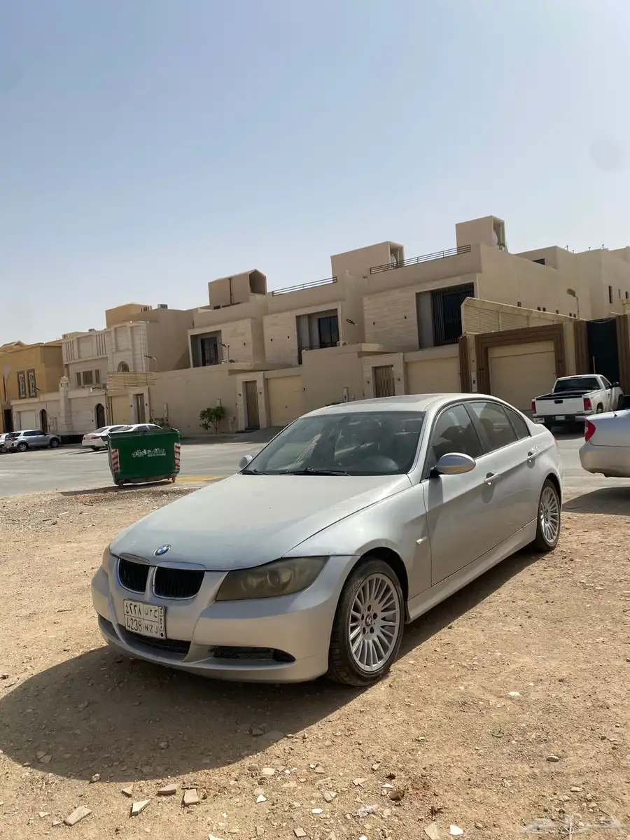 BMW 320 نظيفة للمستخدم 0