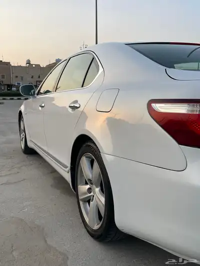 لكزس LS460 3