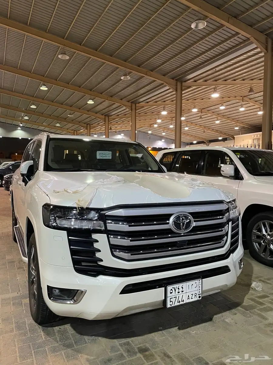 للبيع جيب جي اكس ار 2024 رقم 4 عبداللطيف عداد 14 الف 7