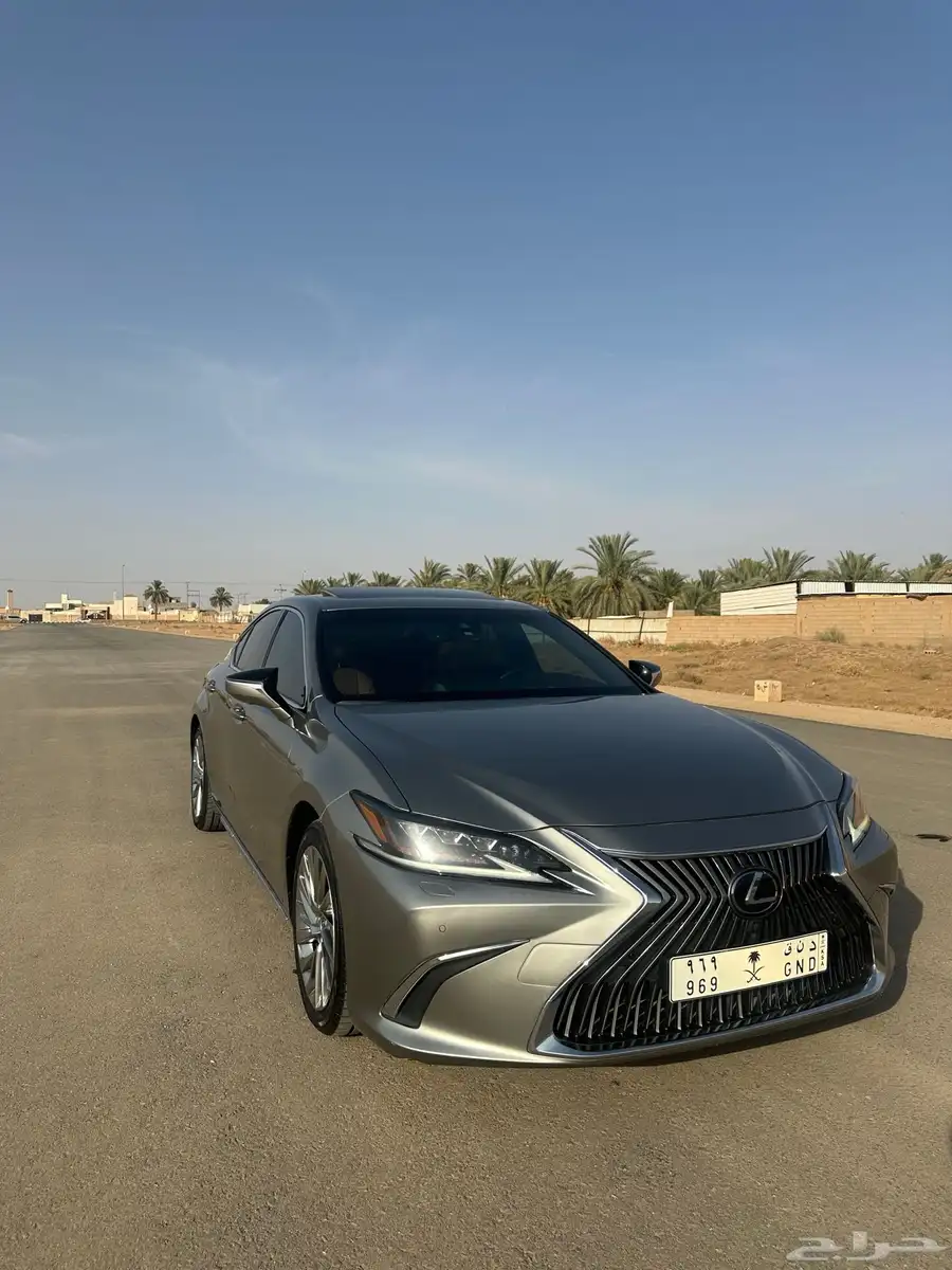 لكزس ES300 هايبرد 2019 فل كامل 5