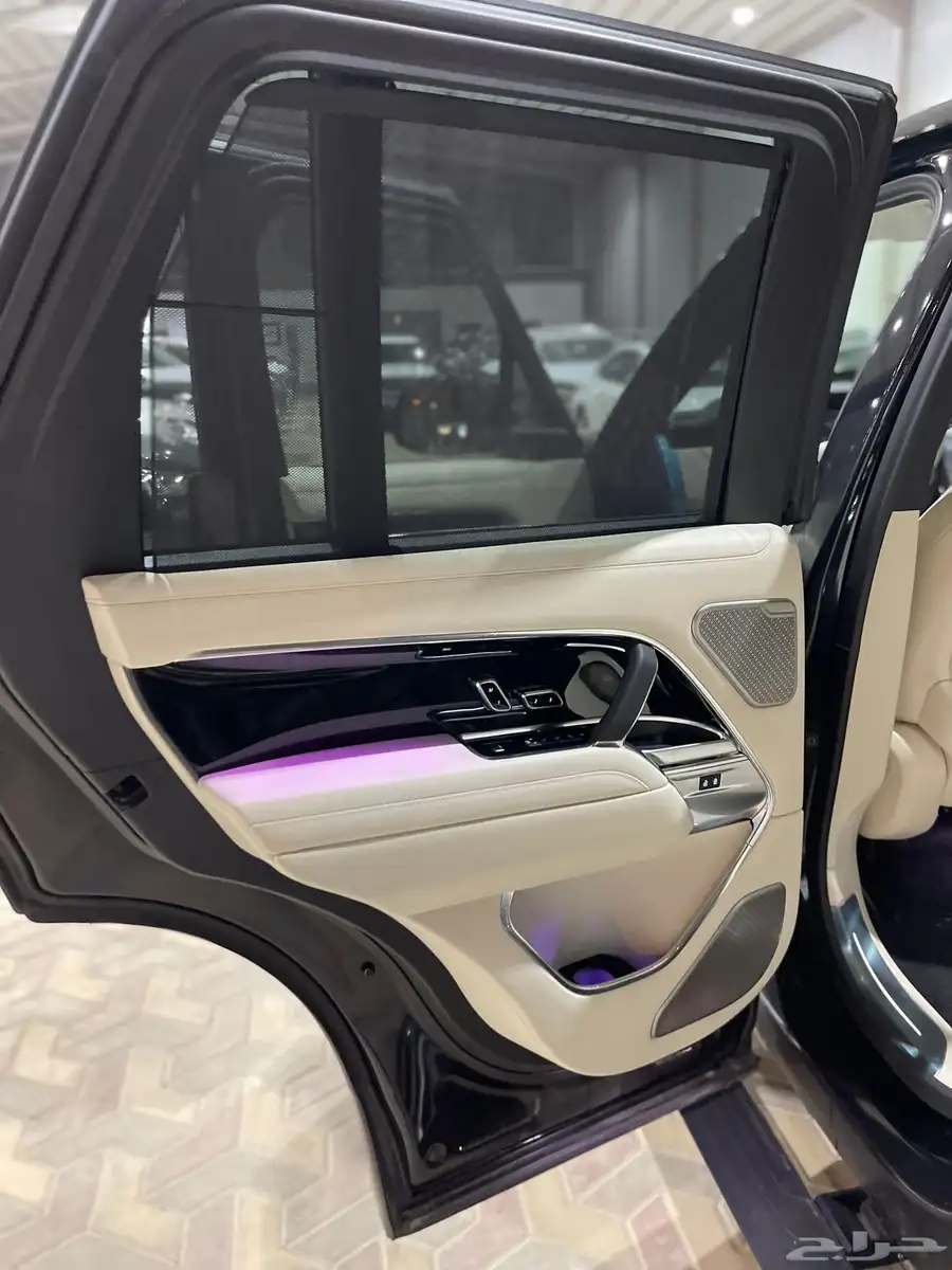 رنج روفر اوتوبيوغرافي V6 2025 اسود اوف وايت 10